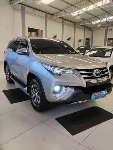 Toyota Hilux SW4 SRX 4X4 2.8 TDI 16V Dies. Aut. 2017