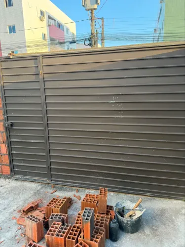 Portão de alumínio