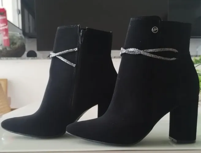 Bota cano curto 37