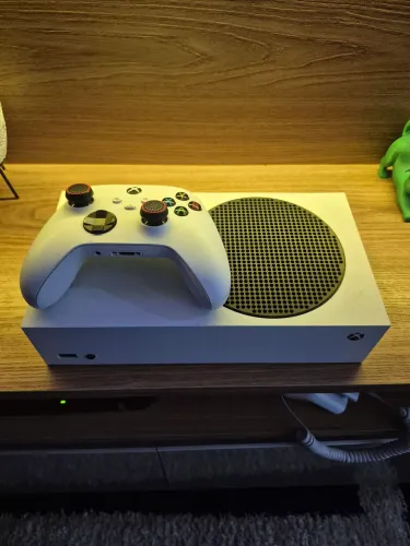 Xbox series s + 2 Controles 