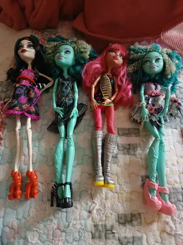 Lote de bonecas monster high. 