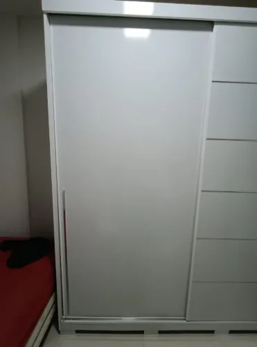 Vendo guarda roupa em perfeito estado, bem conservado. Alt. 2,28, larg.2,04 e prof:54cm.
