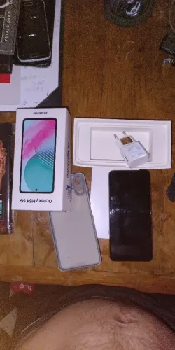 M54 Celular de uso funcionando, o valor era 700$ mais  deixo por 400$ no Pix.