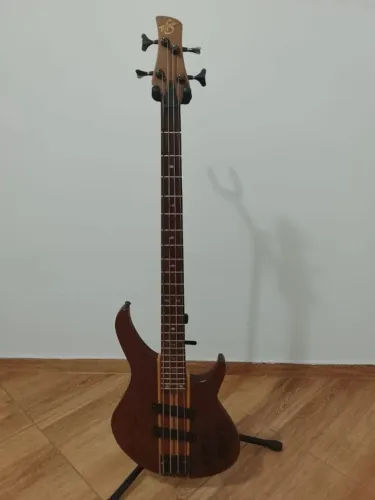 Baixo Tagima Century 4 Special