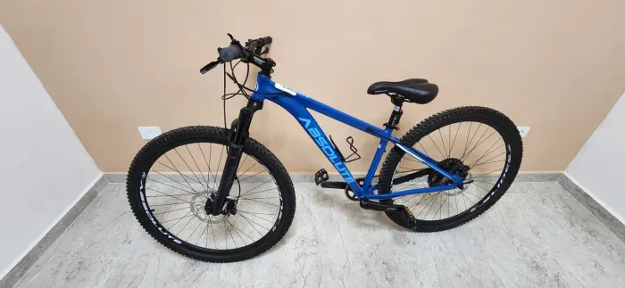 Bike aro 29 com câmbio Sram NX 11V e freio hidráulico Deore