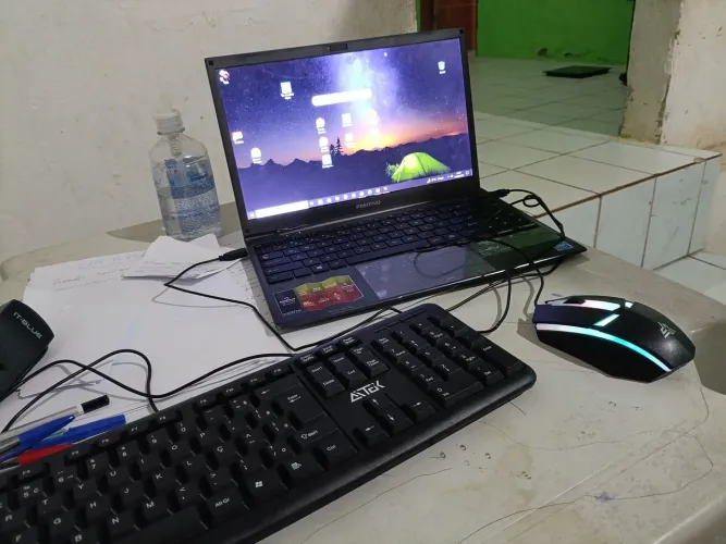 Notebook positivo Motion C 4500Di para estudos e jogos leves