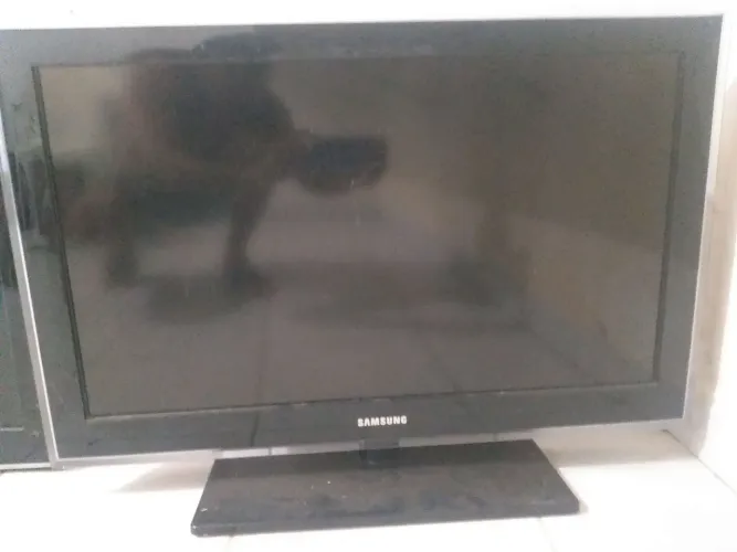 3 Televisões / Com Defeito