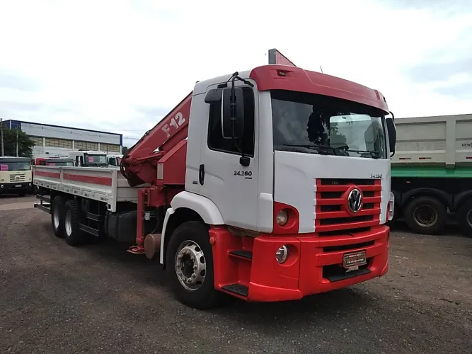 Volkswagen 24.280 E Constellation 6x2 2p (diesel)(E5) 2017/2018 Vamos Seminovos Regente Fe