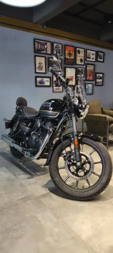 Meteor 350 - Super nova Black - Emplacamento + 1° Revisão de cortesia!