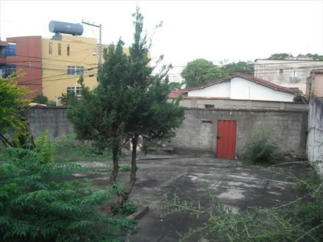 Lote / Terreno com 3 quartos à venda em Belo Horizonte