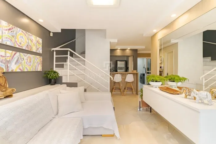 Casa em Condomínio, 3 dormitórios sendo 1 Suíte, Piscina privativa, 2 vagas