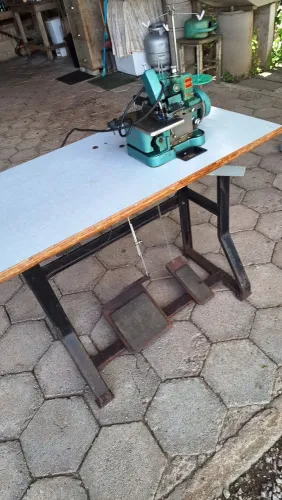 Maquina de Costura Overlok