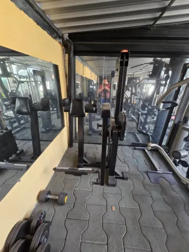 maquina de gluteos 
