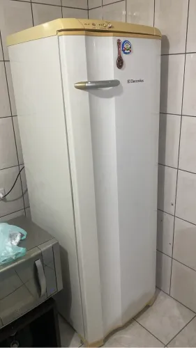 Geladeira RE37 ELECTROLUX