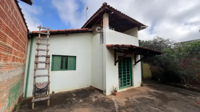 Casa no Centro de Delfinópolis/MG | 2 Suítes | Terreno 360m² | Garagem para 4 Carros