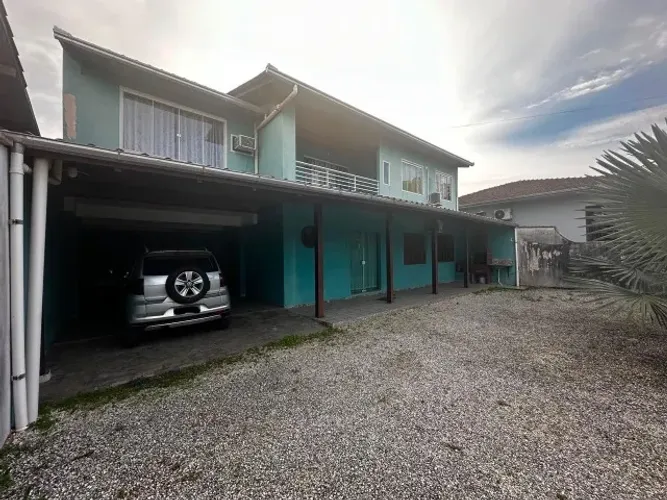 Linda Casa em Penha 2 Pisos e 5 Quartos