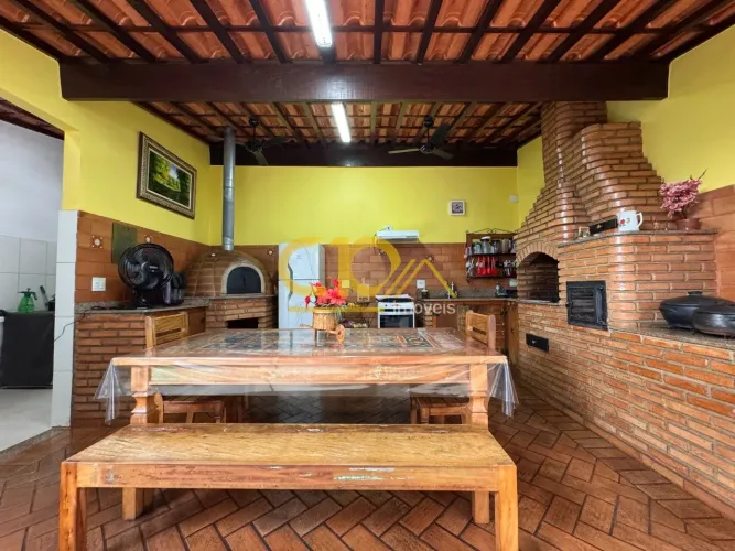 LINDA CASA NO BAIRRO: SANTA TEREZA - BELO HORIZONTE.