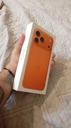 iPhone 17 pro max laranja