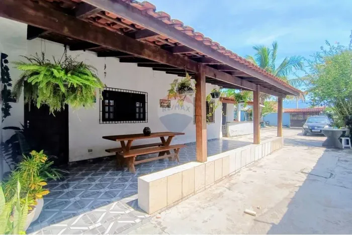 À venda Casa com 2 Quartos, edícula e Quintal amplo (8 Vagas) Balneário Recanto do Sol, C