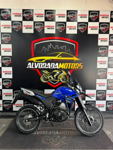 lander 250 2024 10.000 km apenas. Emplacada e à pronta entrega