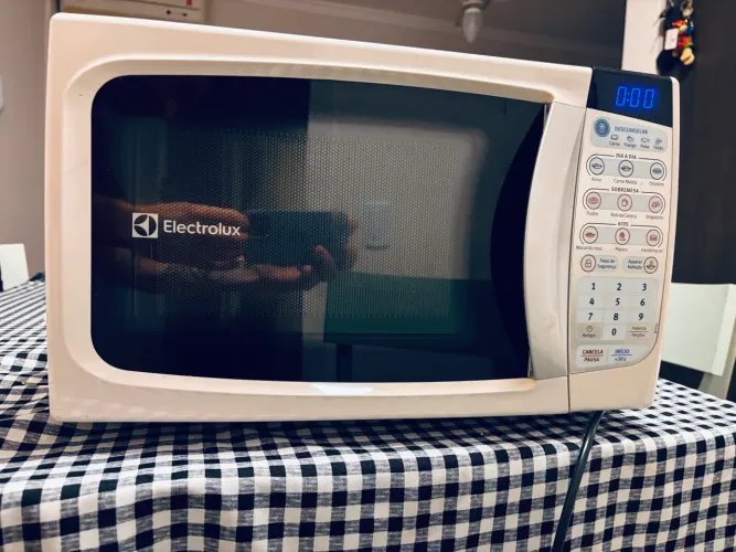 Vende-se microonda Eletrolux 5 anos de uso