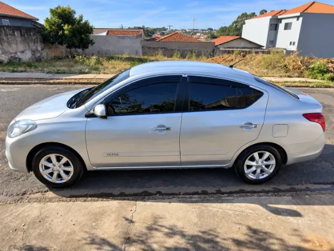 Nissan Versa SL 1.6 16V Flex Fuel 4P Mec. 2013