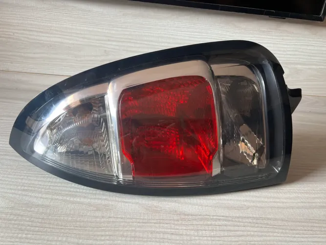 Lanterna Traseira C3 picasso/ AirCross 09/15 fume e friso cromado LADO DIREITO