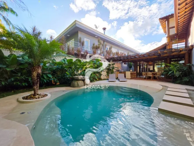Casa com piscina, 4 suítes, à venda na Riviera de São Lourenço