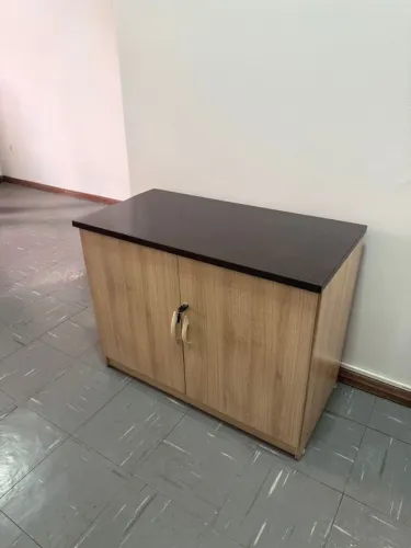 Armário baixo com 2 portas