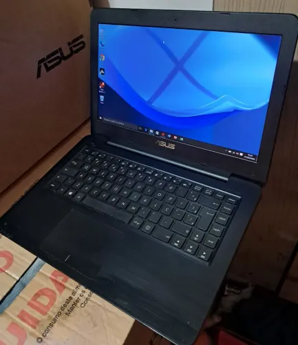 Notebook ASUS [ 4GB] core i3 4300 4° GERAÇÃO hd 500gb WINDOWS 10 64BITS.  Pronto pra uso