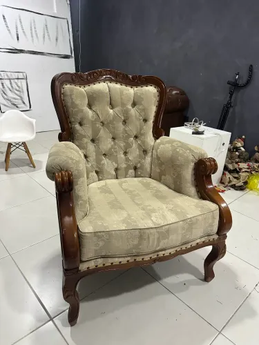 Poltrona antiga de antiquário