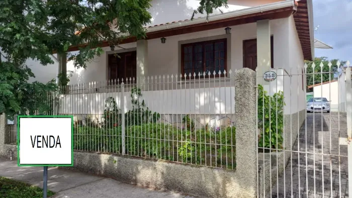 Vendo casa na Federal ao lado do Hospital São Lourenço