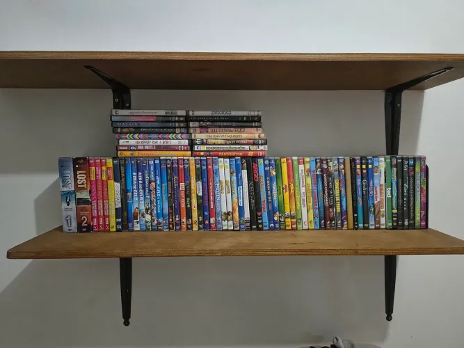 Vendo lote com 64 DVDs ORIGINAIS FUNCIONANDO