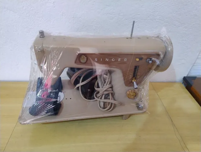 .Máquina doméstica Singer portatil usada