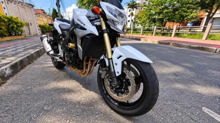 SUZUKI GSR 750 2016 - IMPECÁVEL - 28 MIL KM - R$ 39.900