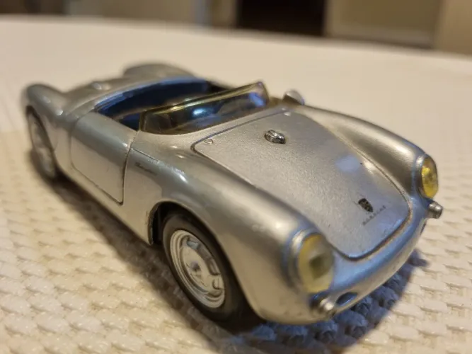 Miniatura Porsche 550 A Spyder Maisto Escala 1/32