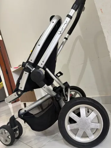 Carrinho de bebê Quinny