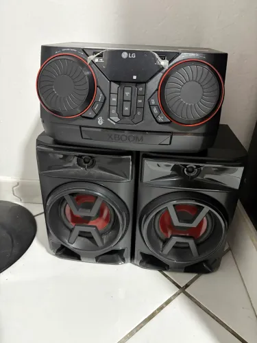 Mini System LG XBOOM CK43N - 220W RMS, Graves Potentes, Multi Bluetooth, Modo Rádio FM