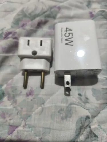 Vendo carregador xaiome original 45 w Turbo sem o cabo com o conector junto NÃO ENTREGO 