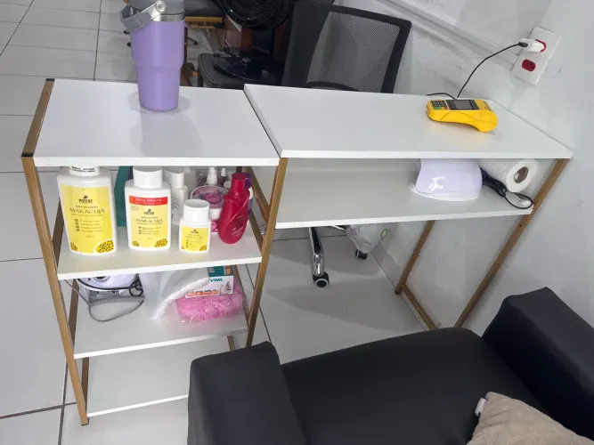 Mesa e carrinho auxiliar
