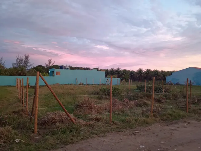 Vende-se um terreno Unamar segundo distrito de Cabo Frio 2 km da praia