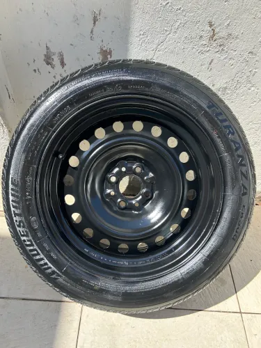 Vendo roda de ferro aro 16 com pneu sem câmara
