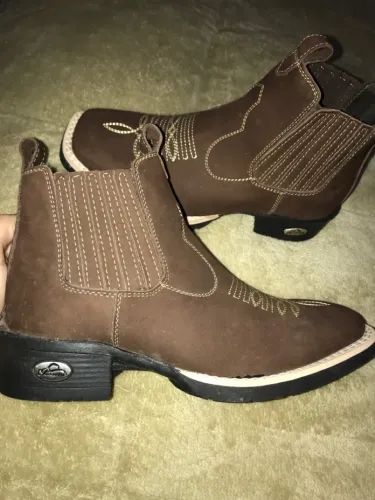 Bota texana serve até 37