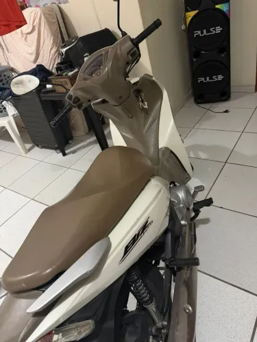 Biz 125 2023 Branca | Quitada, Emplacada e 19.964 km