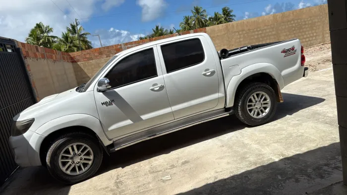 Toyota Hilux CD SRV D4-d 4X4 3.0 TDI Diesel AUT 2013