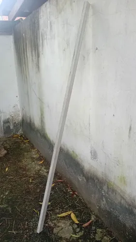 Régua de alumínio usada p/ alvenaria ( tamanho: 2 metros)