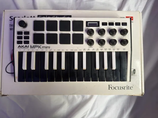Controlador MIDI Akai MPK Mini