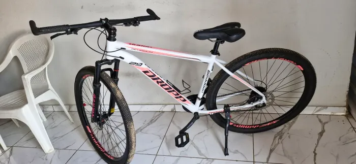 Vendo bicicleta DROPP Aro 29 tamanho 19" tem Manchas freio disco x32 alumínio 24 vel