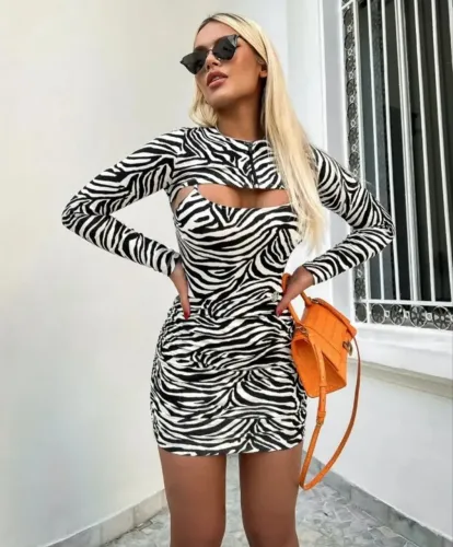 Vestido curto colado estampa zebra tendência
