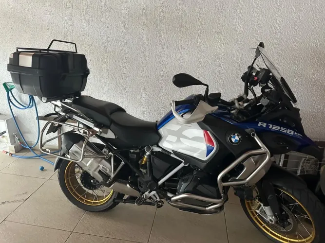 Moto impecável